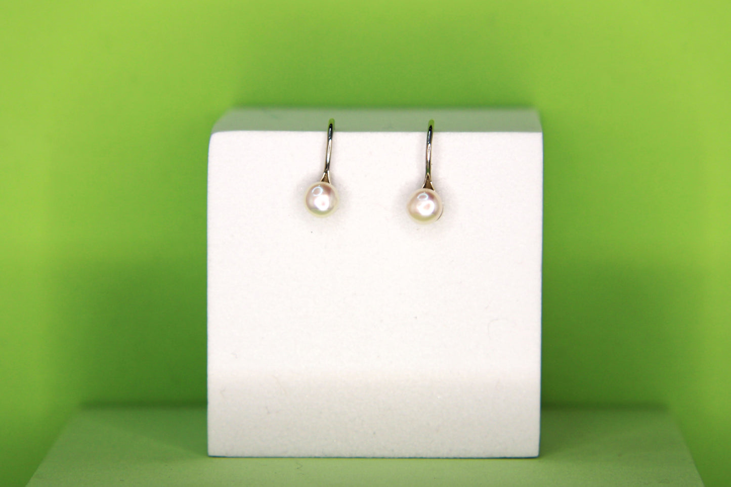 Silver Pearl Earings