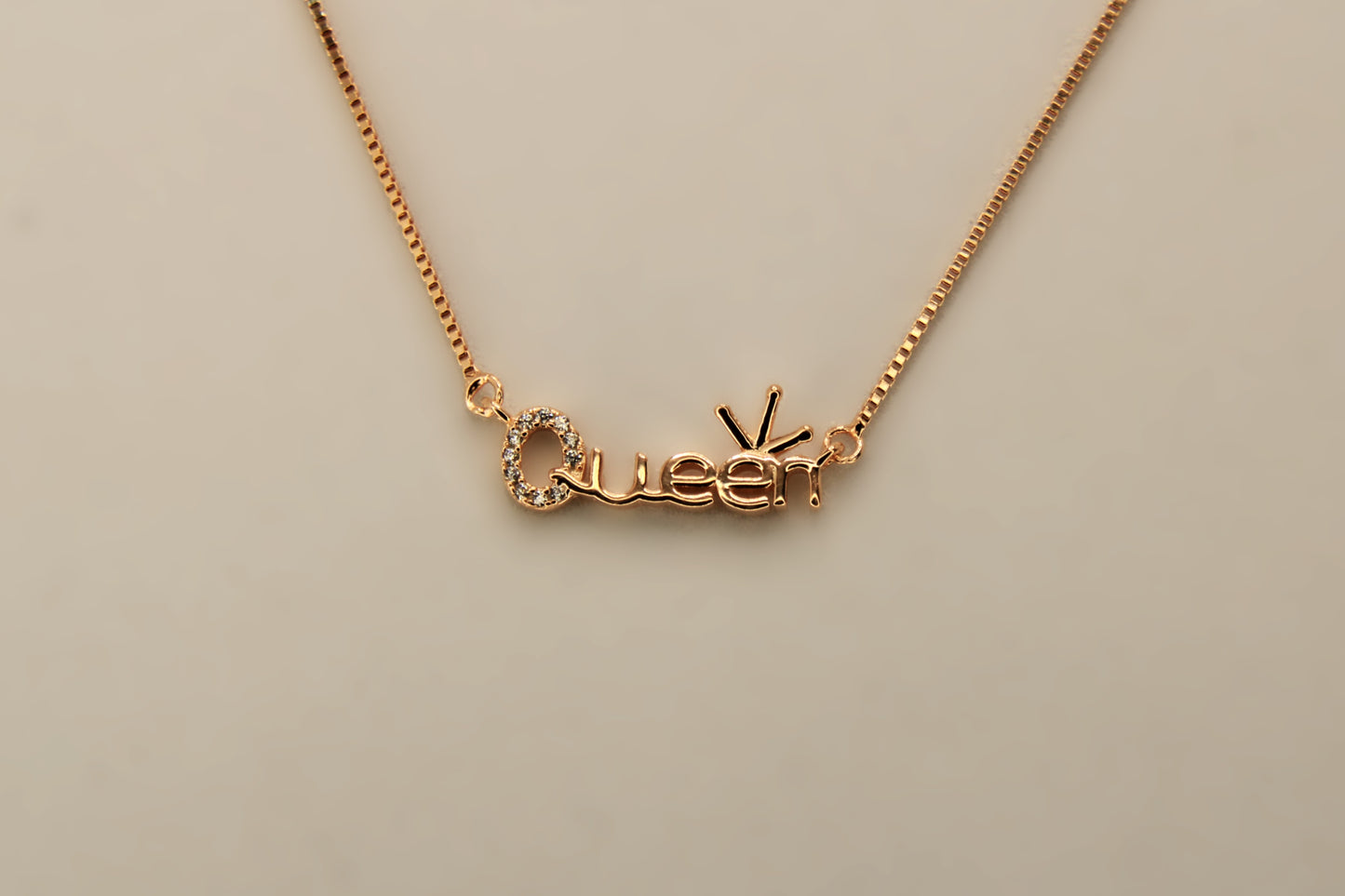 Silver Queen Pendant Chain